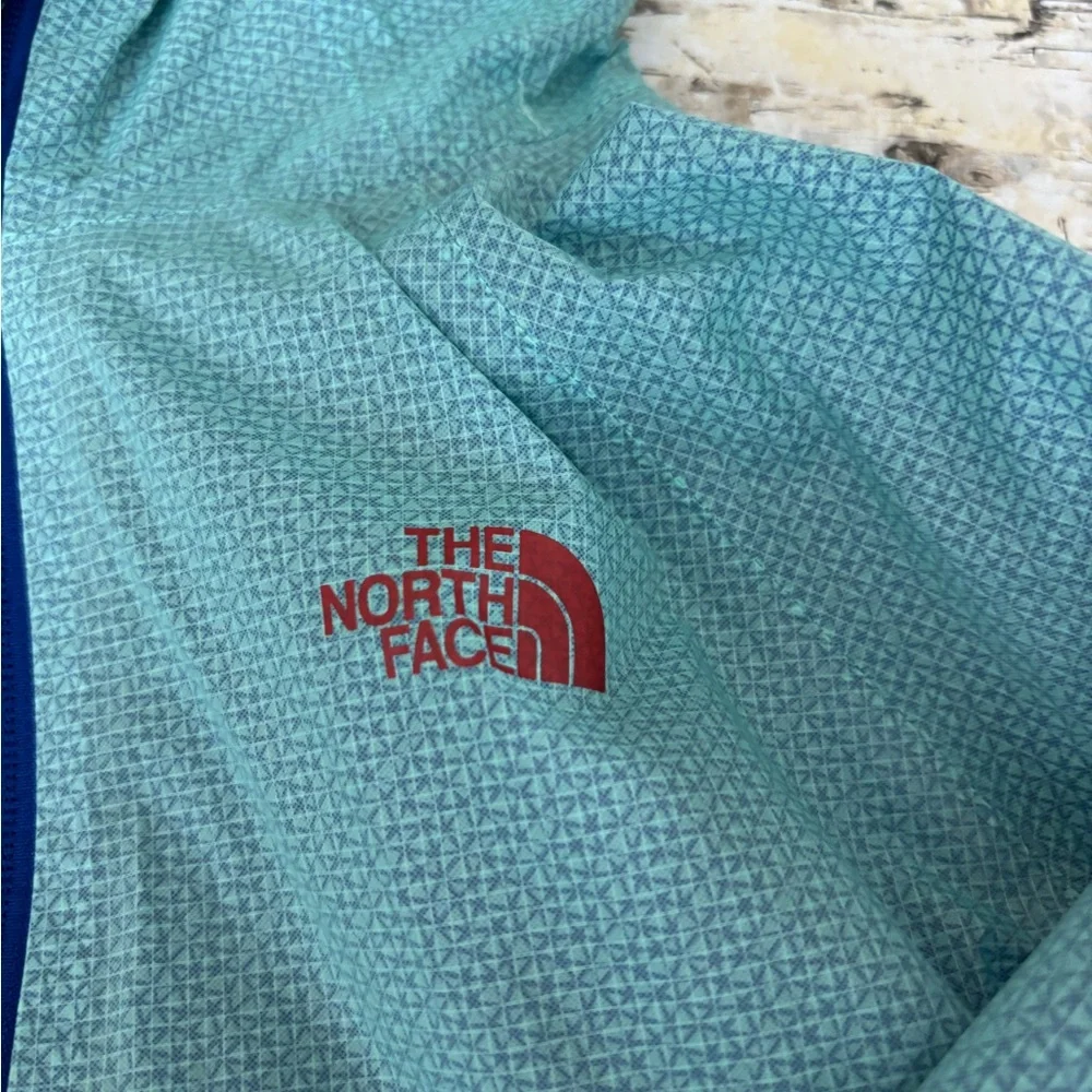 Women’s North Face rain jacket. - Picture 2 of 8